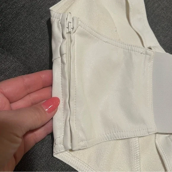 I.AM.GIA Vixra white faux leather corset top backless halter top size M - Picture 7 of 13